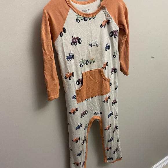 Kyte Tractor Longall 💙2 for 30💙 - Picture 2 of 3